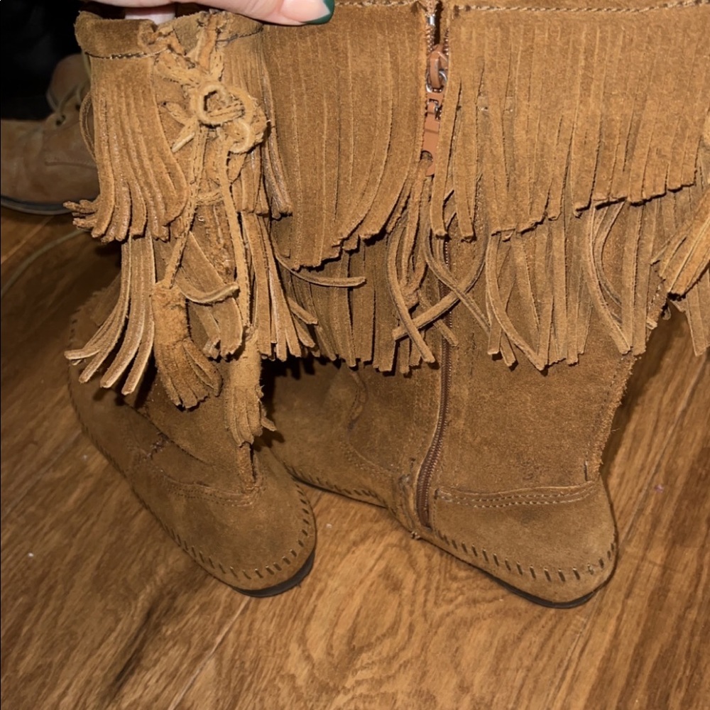 Minnetonka 2 layer fringe boots size 7